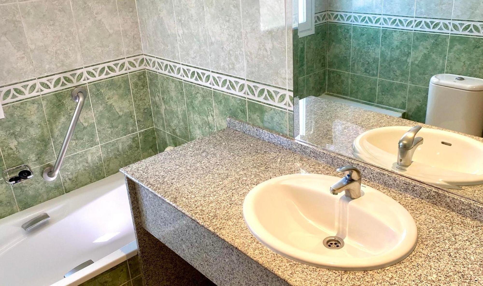 Apartment 1 Bedroom With Airconditioning And Bath - Max 4 Guests *